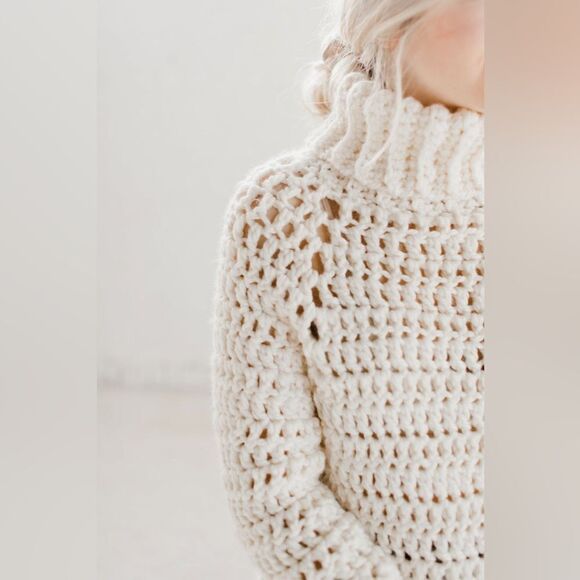 Express Sweaters - EXPRESS XXSP White Oversized Slouchy Cropped Turtleneck Sweater